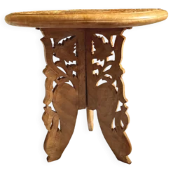 Petite table d’appoint ancienne – bois sculpté et marqueterie
