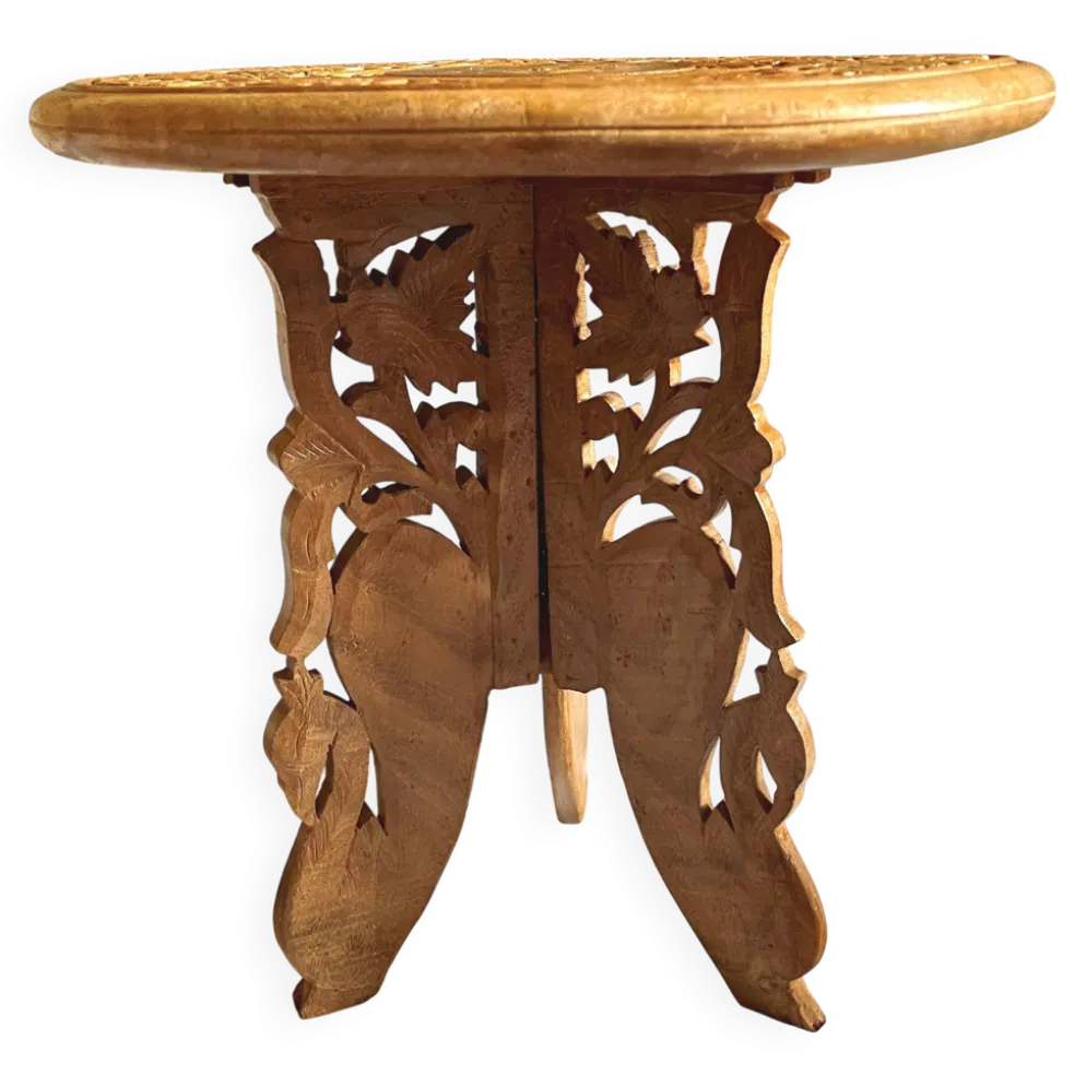 Petite table d’appoint ancienne – bois sculpté et marqueterie