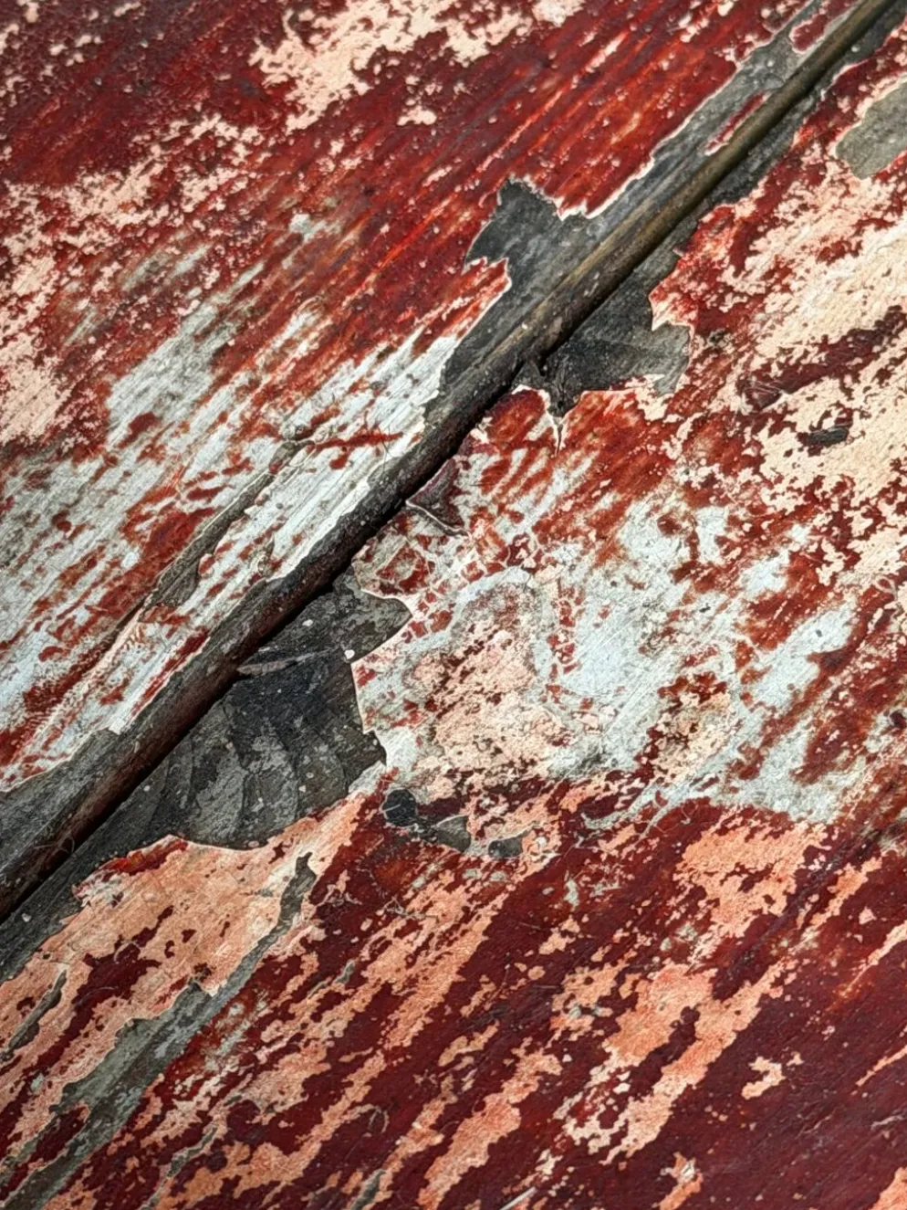 Petite table d’appoint ancienne en fer forgé et bois patiné – années 30/40