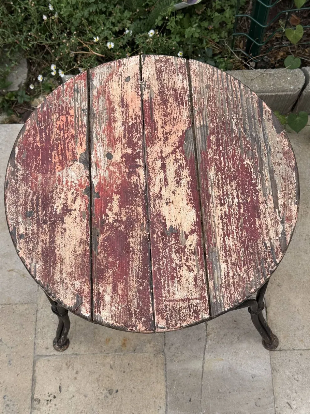 Petite table d’appoint ancienne en fer forgé et bois patiné – années 30/40