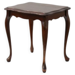 Petite table d'appoint de style Reine Anne avec des pieds cabriole, Angleterre, 1900