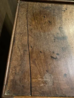 Petite table de chevet ancienne en bois – esprit vintage