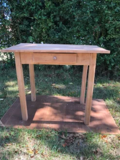Petite table de ferme