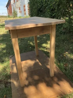 Petite table de ferme
