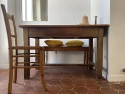 Petite table de ferme ancienne en bois – 120 cm
