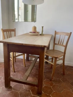 Petite table de ferme ancienne en bois – 120 cm