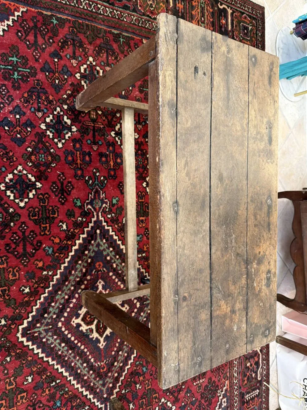 Petite table de ferme ancienne en bois massif – Patine authentique