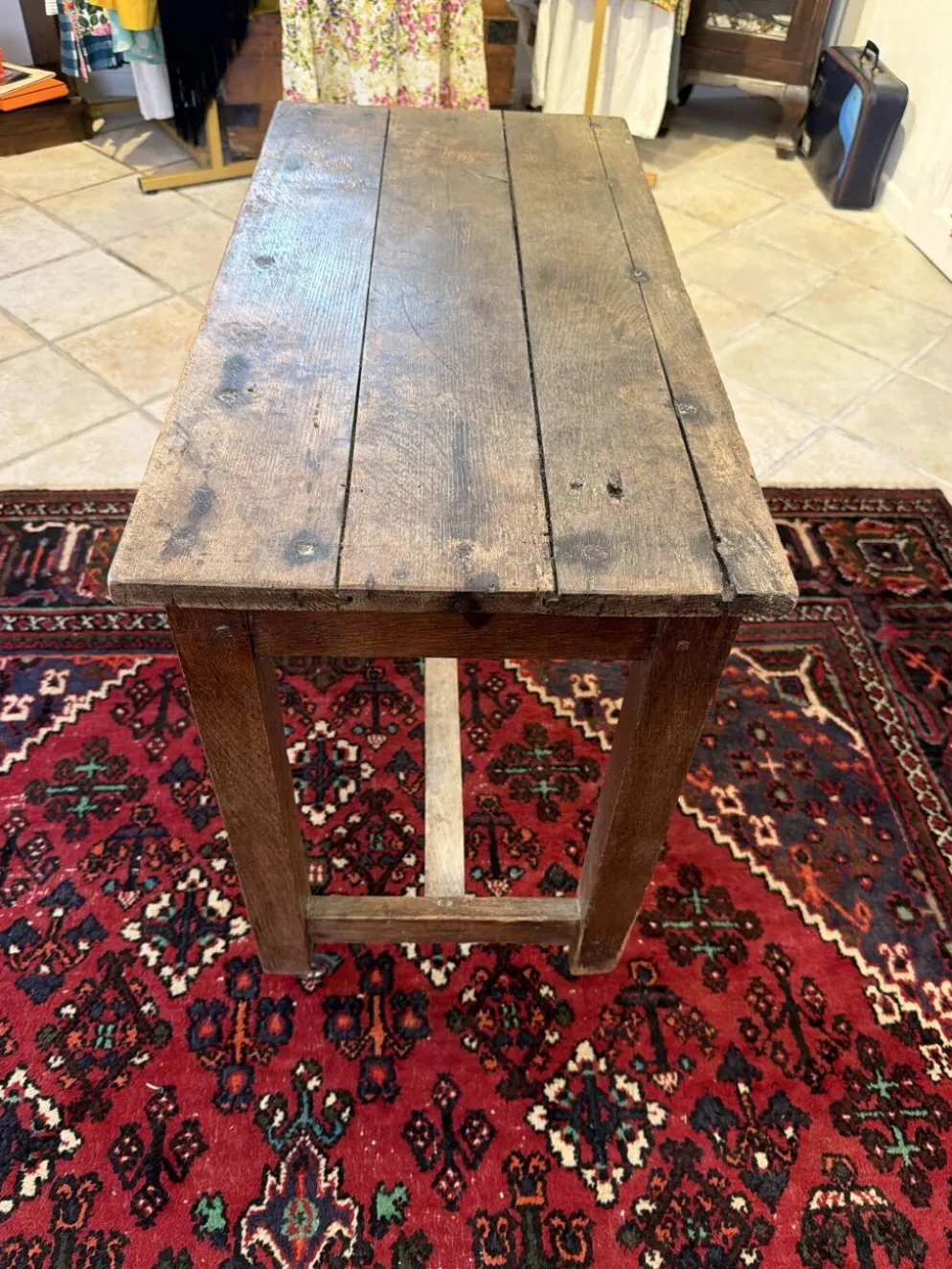 Petite table de ferme ancienne en bois massif – Patine authentique
