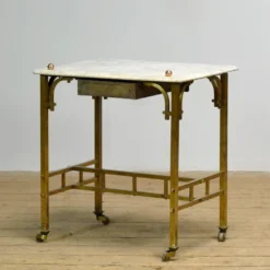 Petite table en laiton avec plateau en marbre, vers 1910