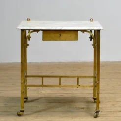 Petite table en laiton avec plateau en marbre, vers 1910