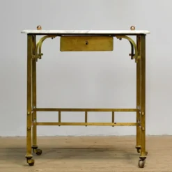 Petite table en laiton avec plateau en marbre, vers 1910