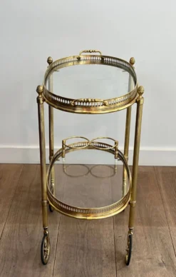 Petite table roulante ovale en laiton à double plateaux amovibles de la Maison Bagués