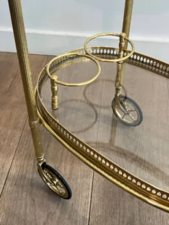Petite table roulante ovale en laiton à double plateaux amovibles de la Maison Bagués