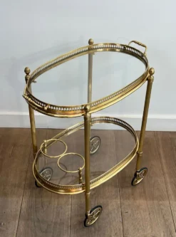 Petite table roulante ovale en laiton à double plateaux amovibles de la Maison Bagués