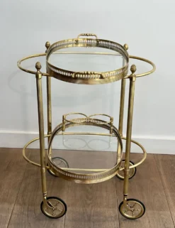Petite table roulante ovale en laiton à double plateaux amovibles de la Maison Bagués