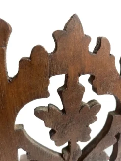 Petite étagère d’angle en bois sculpté