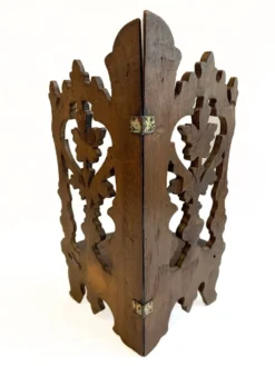 Petite étagère d’angle en bois sculpté