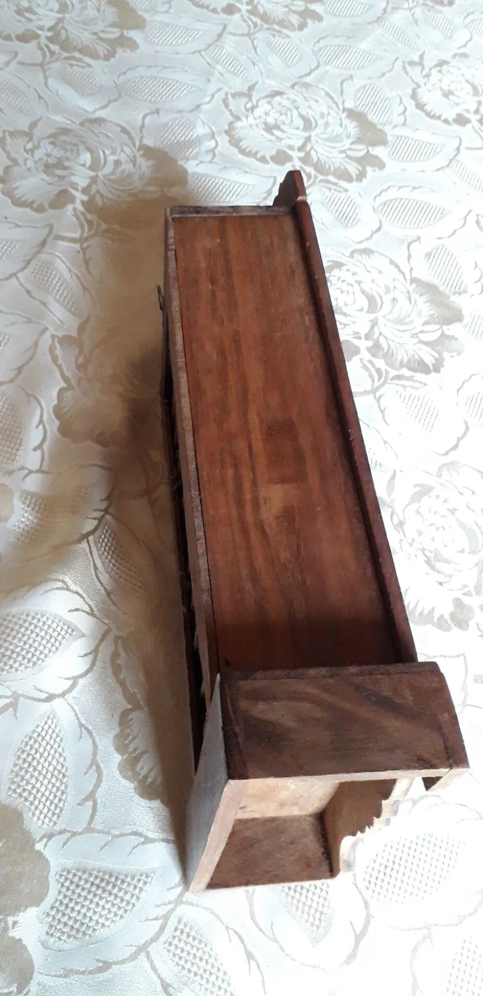 Petite étagère en bois décoré laiton pour ranger des cassettes audio "K7"