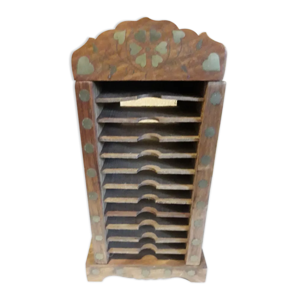 Petite étagère en bois décoré laiton pour ranger des cassettes audio "K7"