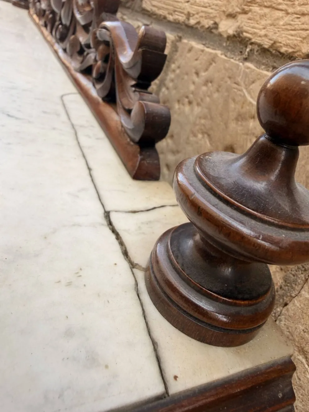 Petite étagère murale/console d’appoint Napoléon III — noyer sculpté e