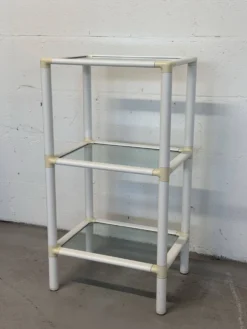 Petite étagère à 3 niveaux – Blanc et verre, style espace âge