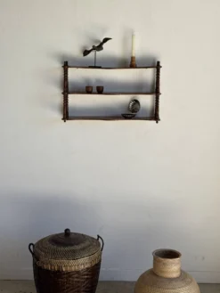 Petite étagère à trois niveaux en chêne H41 L68