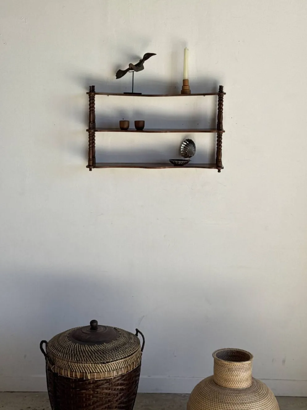 Petite étagère à trois niveaux en chêne H41 L68