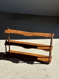 Petite étagère à trois niveaux en chêne H41 L68