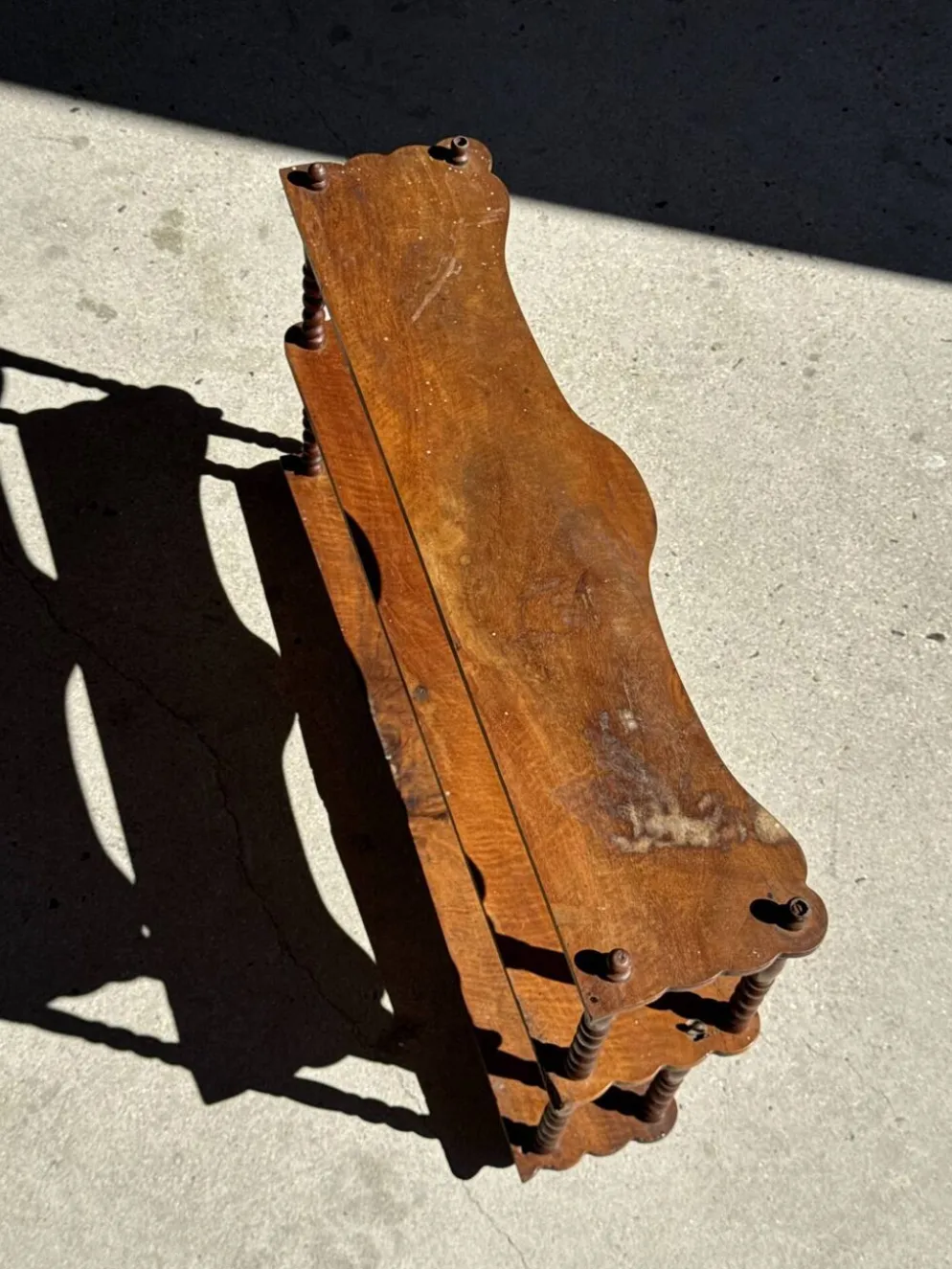 Petite étagère à trois niveaux en chêne H41 L68