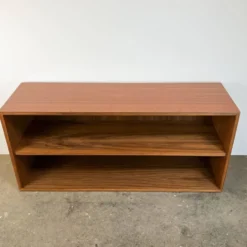 Petite étagère vintage de TEPE, en noyer, années 60