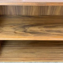 Petite étagère vintage de TEPE, en noyer, années 60