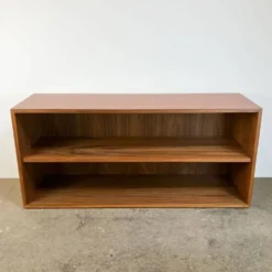 Petite étagère vintage de TEPE, en noyer, années 60