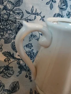 Petite théière ancienne