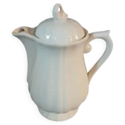 Petite théière ancienne