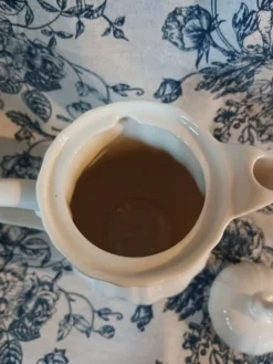 Petite théière ancienne