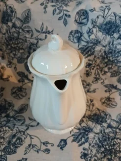 Petite théière ancienne