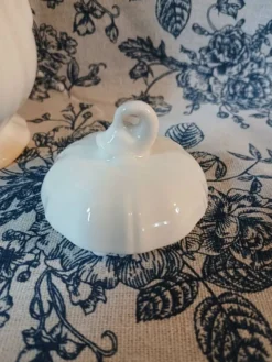 Petite théière ancienne