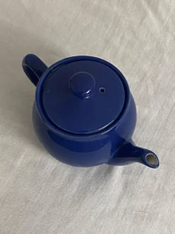 Petite théière en porcelaine bleue
