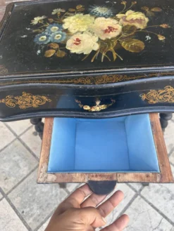 Petite travailleuse Napoléon III en bois noirci – fin XIXe siècle rénovée intégralement