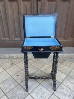 Petite travailleuse Napoléon III en bois noirci – fin XIXe siècle rénovée intégralement