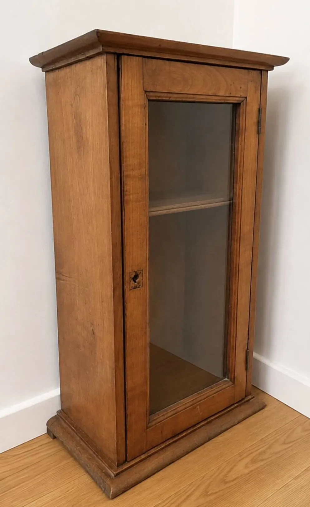 Petite vitrine ancienne en bois – porte vitrée