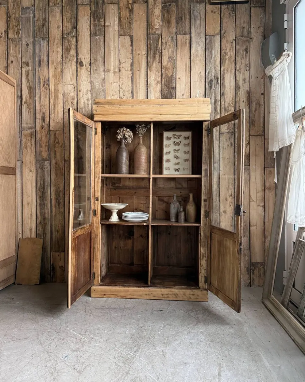 Petite vitrine ancienne en pin (restaurée)