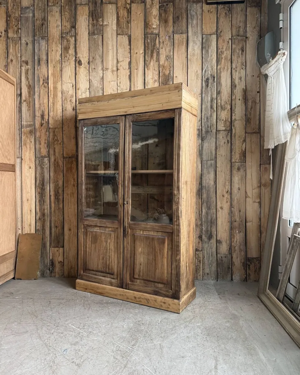Petite vitrine ancienne en pin (restaurée)