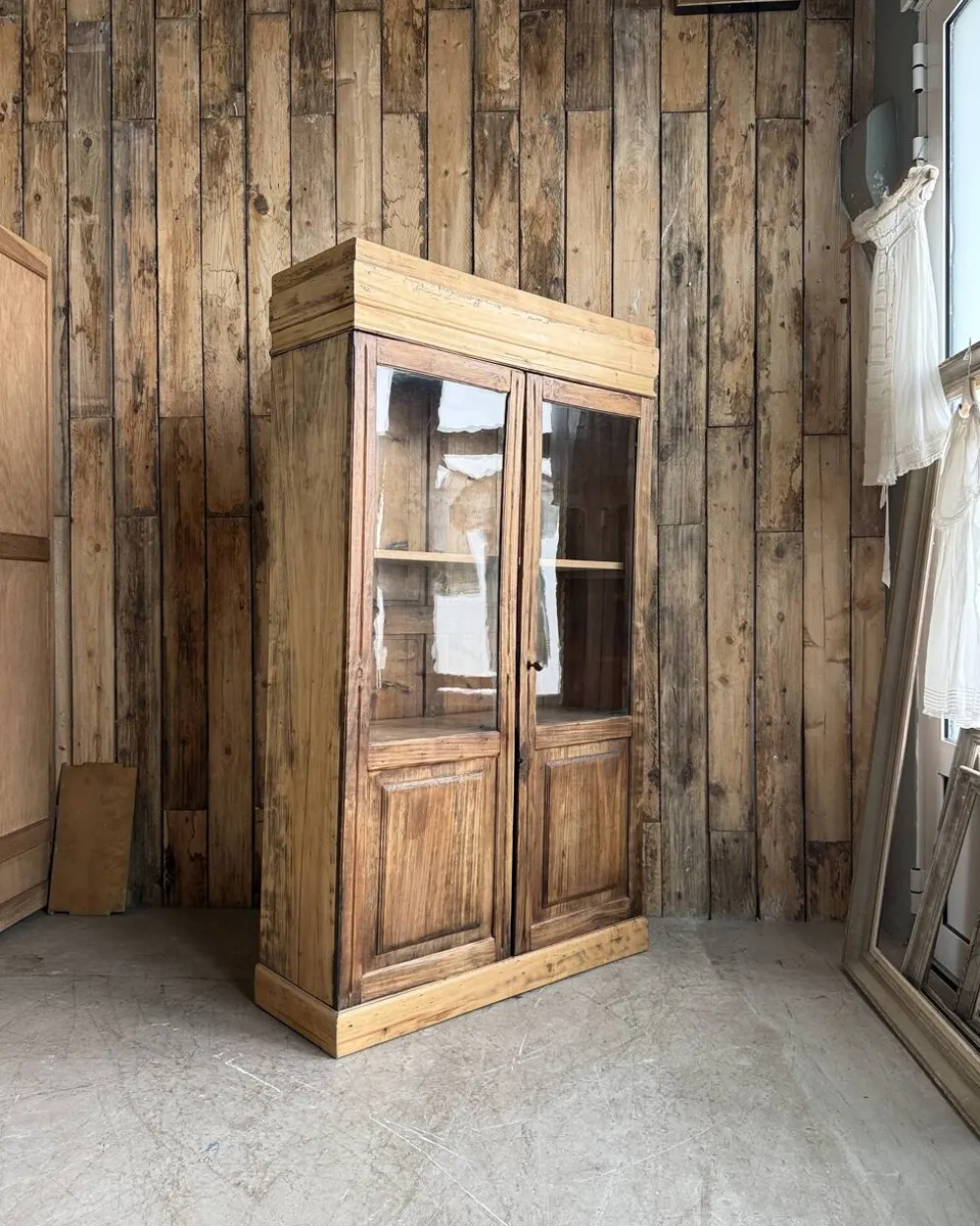 Petite vitrine ancienne en pin (restaurée)