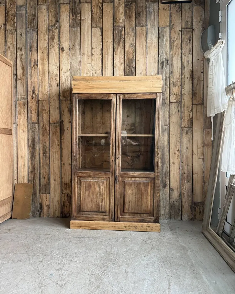 Petite vitrine ancienne en pin (restaurée)