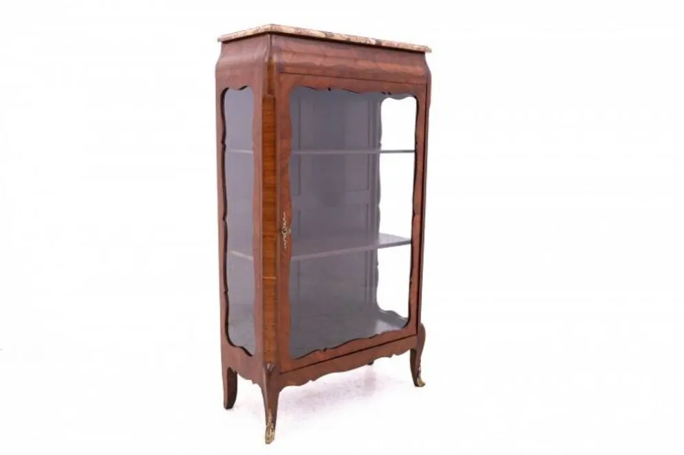 Petite vitrine ancienne française datant d'environ 1910. Après restauration.