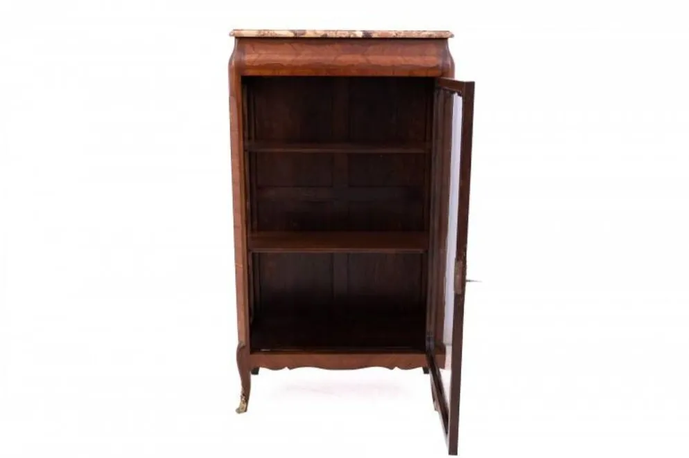 Petite vitrine ancienne française datant d'environ 1910. Après restauration.