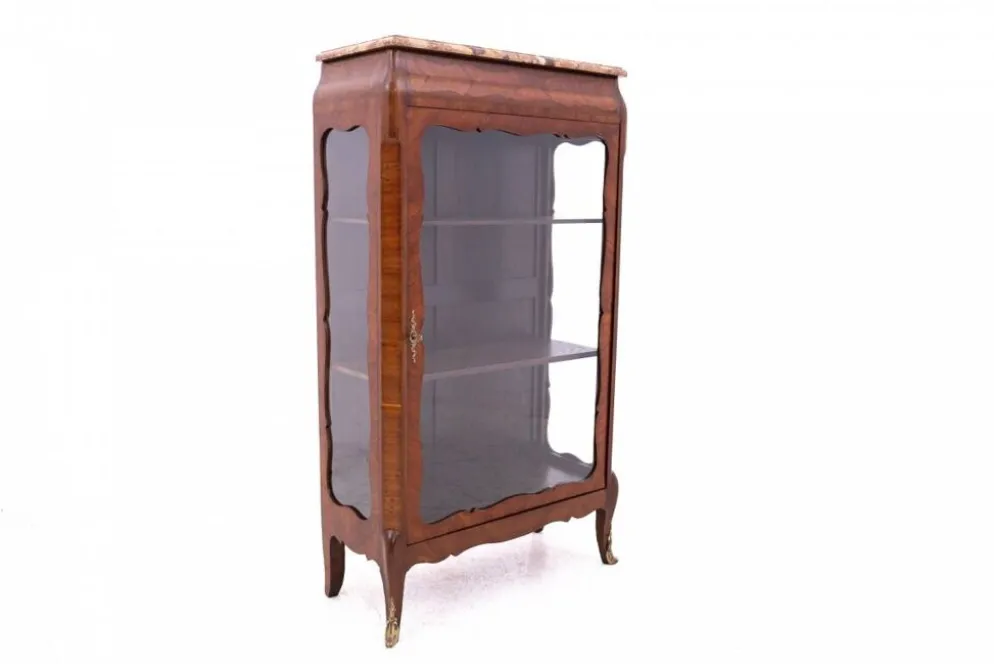 Petite vitrine ancienne française datant d'environ 1910. Après restauration.