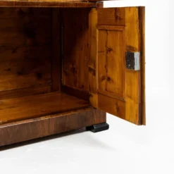 Petite vitrine Biedermeier / Louis-Philippe en noyer et bouleau 1840-1860
