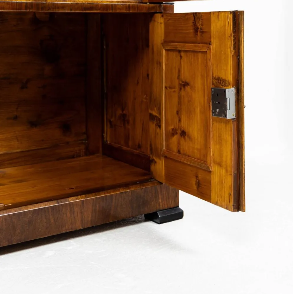 Petite vitrine Biedermeier / Louis-Philippe en noyer et bouleau 1840-1860